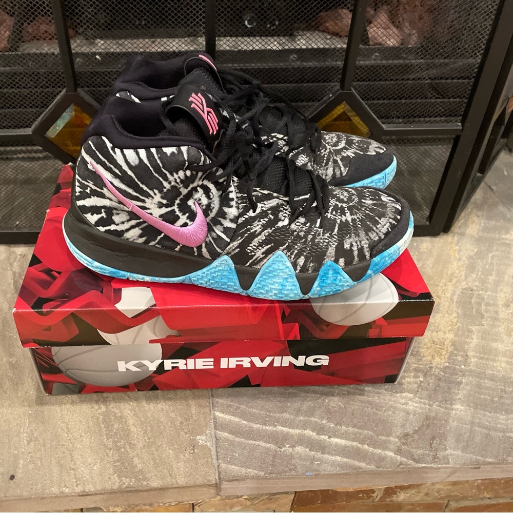 Kyrie 4 tie dye size 10